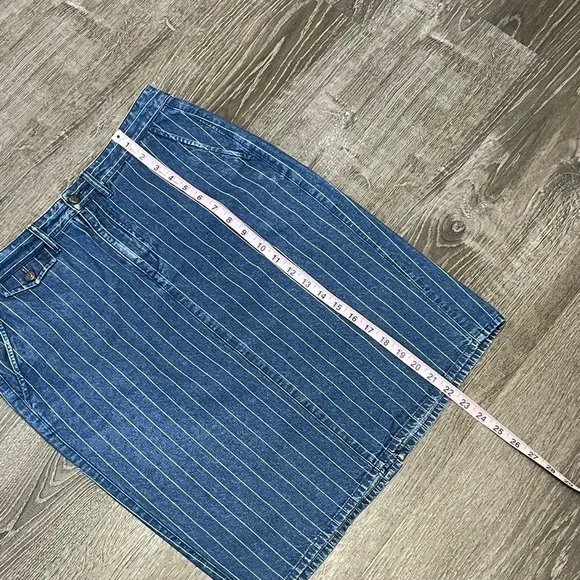 Vintage Lauren Ralph Lauren Pinstripe Denim Skirt size 6. SEE MEASUREMENTS - Picture 6 of 6